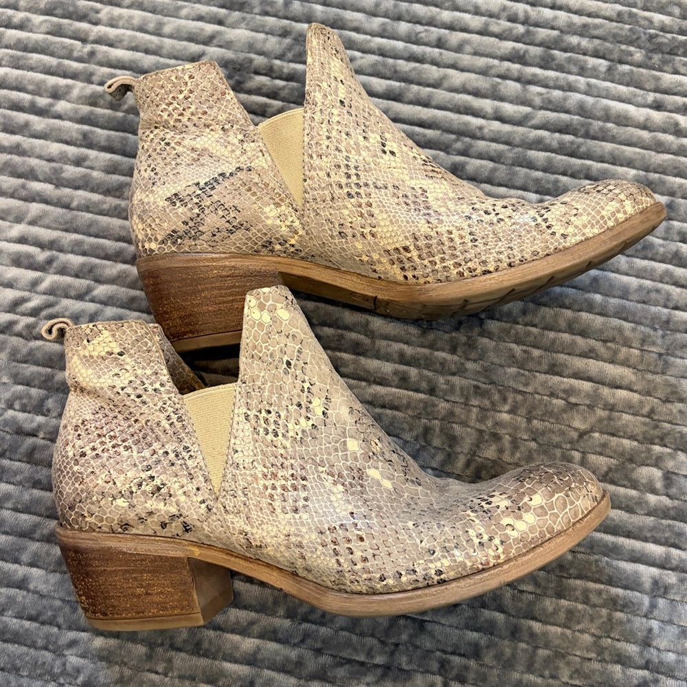 Miz Mooz Leather Snakeskin Embossed Ankle Boots - 39 (8) - Picture 4 of 5